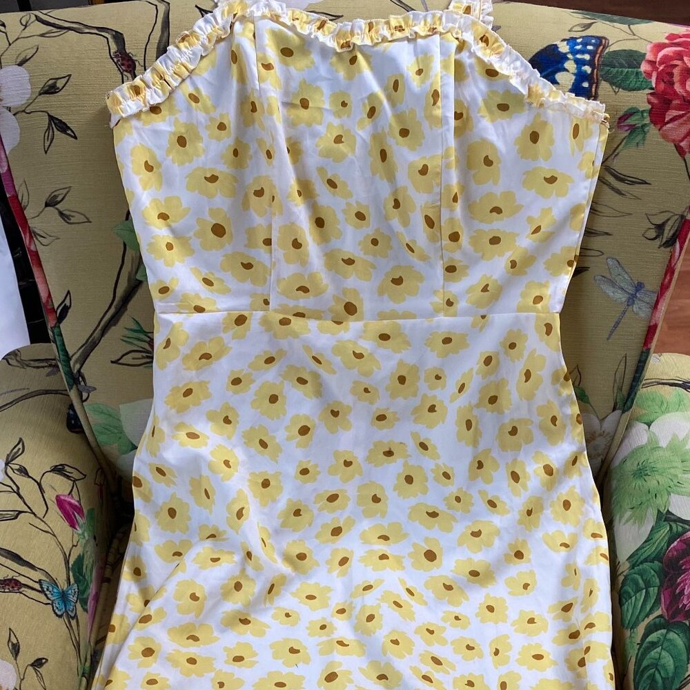 Women's yellow daisy sundress